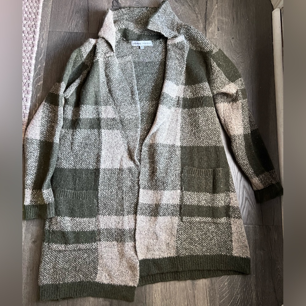 Absolutely Famous long plaid cardigan m medium